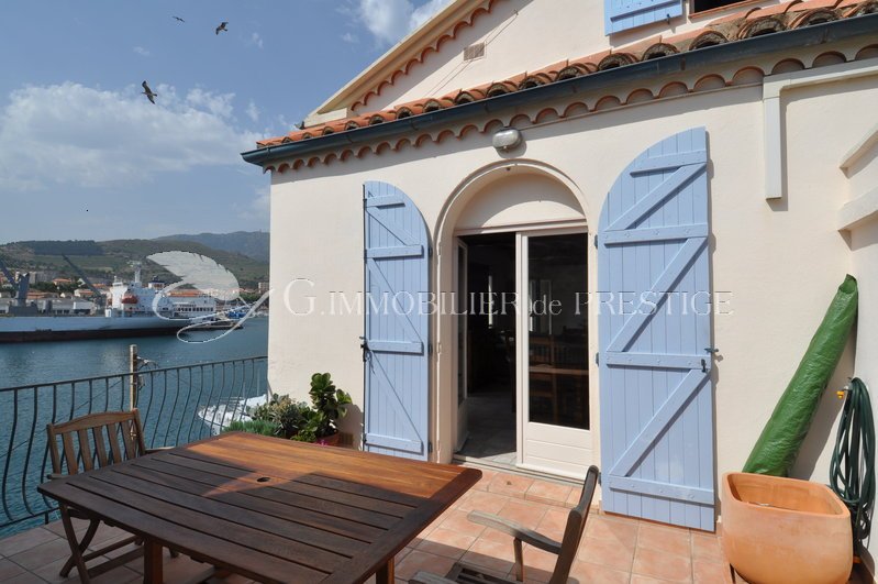 Vente De Prestige Port Vendres Maison Sur Le Port Villas Et Maisons De Village Immobilier Prestige