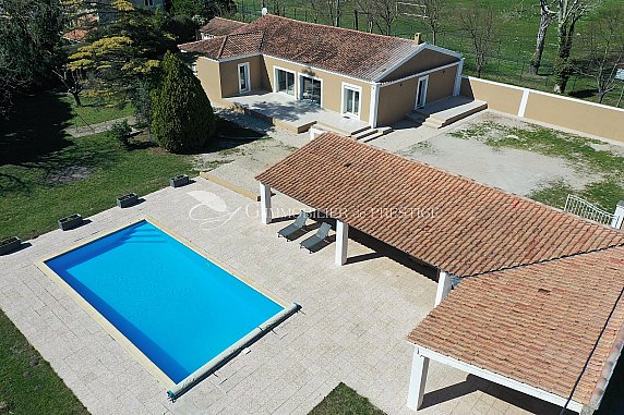 [G. Immobilier de Prestige] Une villa avec piscine et potentiel constructible