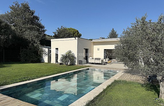 [G. Immobilier de Prestige] A Pernes les Fontaines, une villa moderne avec piscine