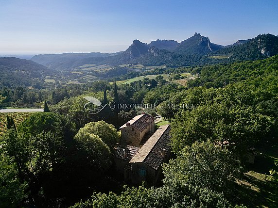 [G. Immobilier de Prestige] A Suzette, un mas provençal au coeur des Dentelles de Montmirail