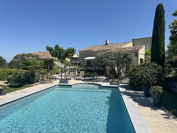 [G. Immobilier de Prestige] En exclusivité, au Beaucet, une villa avec vue