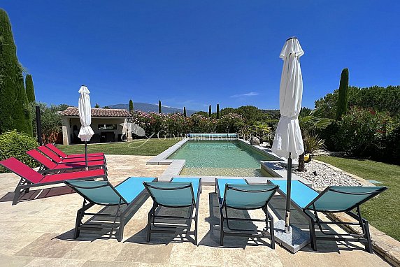[G. Immobilier de Prestige] En exclusivité , A Saint Pierre de Vassols une villa avec une piscine vue Ventoux