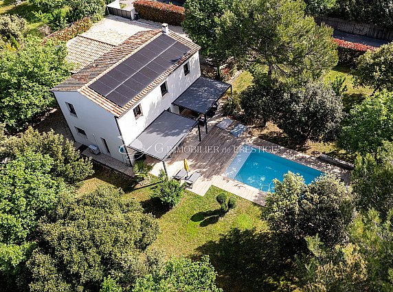 [G. Immobilier de Prestige] Proche de Saint Didier, une villa récente dans un beau parc 