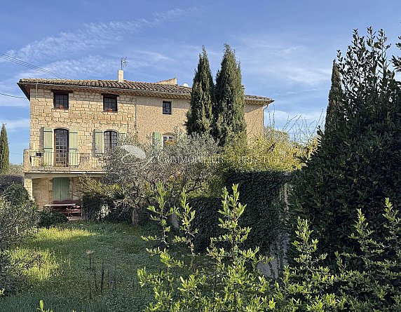 [G. Immobilier de Prestige] A Pernes-les-Fontaines, une bâtisse de caractère pour investisseur ou projet familial