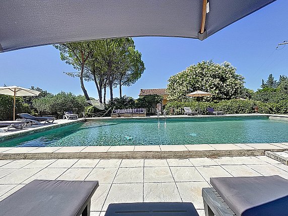 [G. Immobilier de Prestige] A Carpentras, un ensemble de deux maisons avec piscine