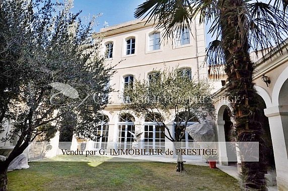 [G. Immobilier de Prestige] Carpentras, hôtel particulier avec piscine 