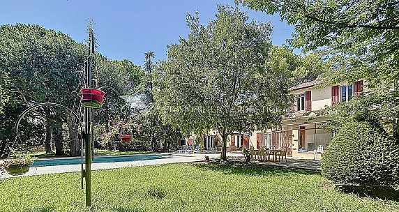 [G. Immobilier de Prestige] En exclusivité, Carpentras  mas avec piscine dans un parc de 6600m2