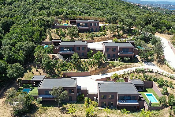 [G. Immobilier de Prestige] Domaine privatif de 6 villas avec piscines