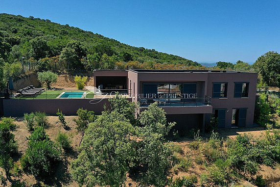 [G. Immobilier de Prestige] Corse du sud, un domaine privatif de 6 villas avec piscines