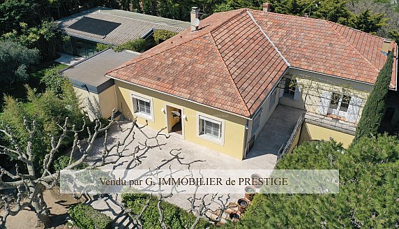 [G. Immobilier de Prestige] Une demeure de village avec terrain constructible