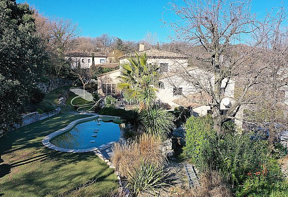 [G. Immobilier de Prestige] A Rochefort-du-Gard, une villa de standing avec vue