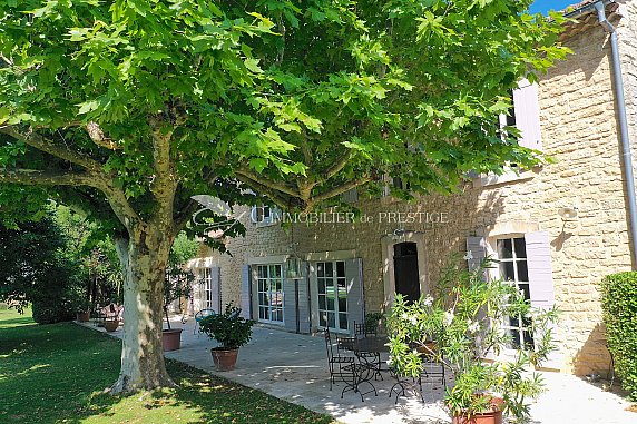 [G. Immobilier de Prestige] A Pernes-Les-Fontaines, en exclusivité, un mas restauré avec piscine