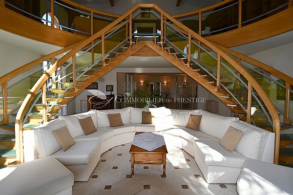 [G. Immobilier de Prestige] A Loriol-du-Comtat, un mas restauré avec piscine 