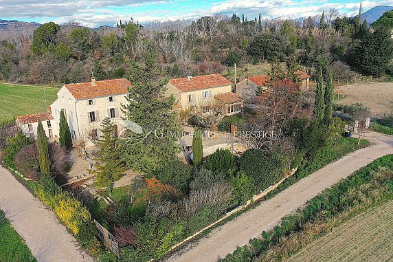 [G. Immobilier de Prestige] Une propriété en pierres