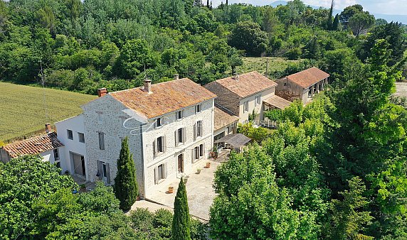 [G. Immobilier de Prestige] A Aubignan, un mas avec gîte sur 6 hectares