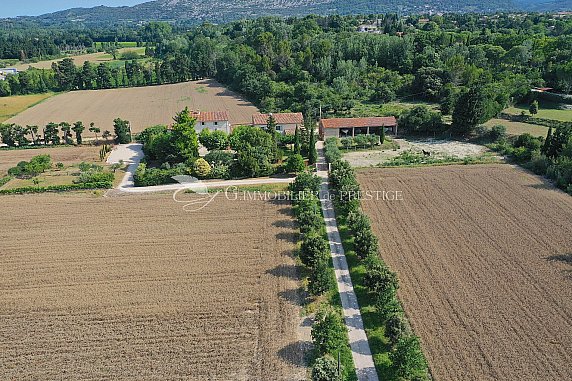 [G. Immobilier de Prestige] A Aubignan, un mas avec gîte sur 6 hectares