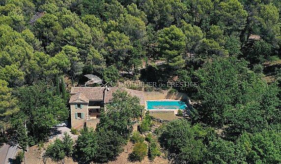 [G. Immobilier de Prestige] A Saint Marcellin les Vaison, une villa en pierres avec vue panoramique