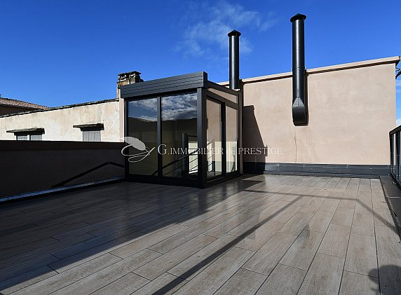 [G. Immobilier de Prestige] A Carpentras, un loft à aménager avec terrasse panoramique