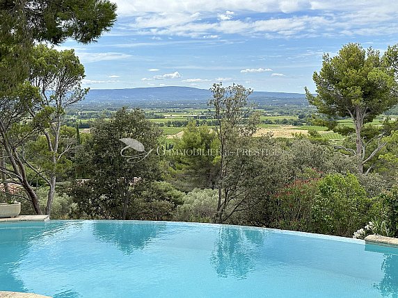 [G. Immobilier de Prestige] A St-Hippolyte-le-Graveyron, une villa en vue dominante