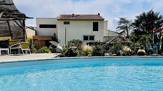[G. Immobilier de Prestige] Une belle villa avec piscine proche d’Avignon